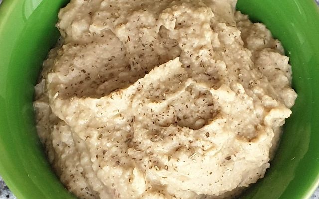 Herby chickpea dip
