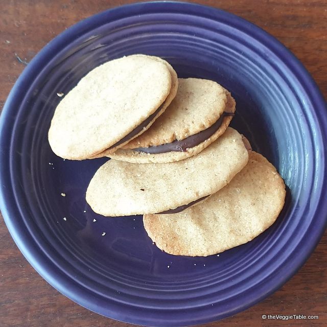 Minonos - Chocolate Sandwich Cookies
