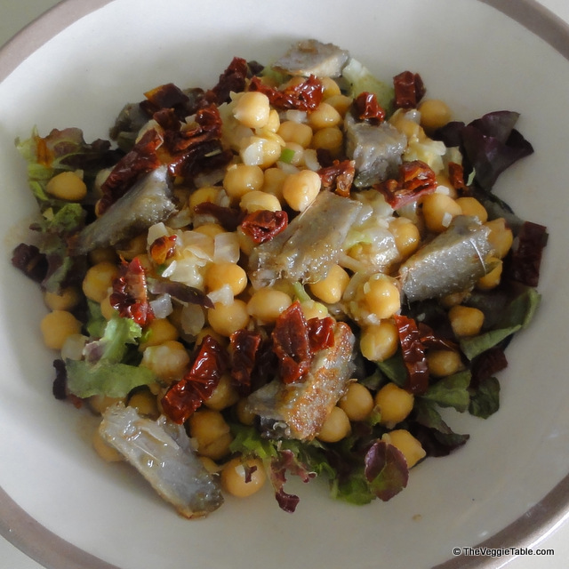 Chickpea artichoke salad